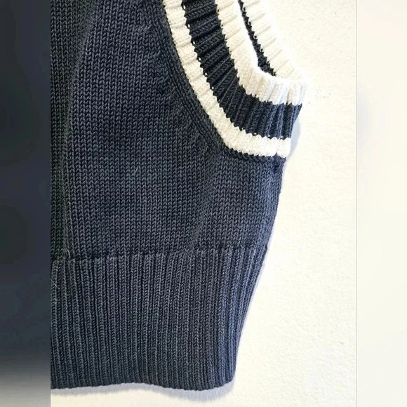 TNA Navy and White Cropped Knit Vest - Picture 5 of 11